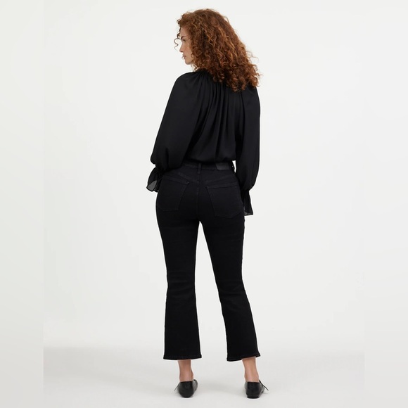 Madewell Curvy Kick Out Crop Jean in black Rinse Wash - Picture 4 of 14